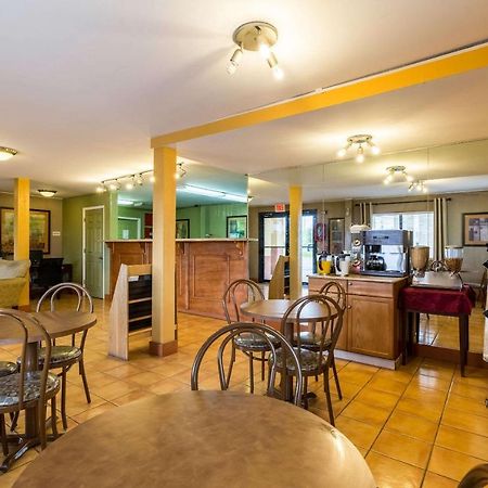 Rodeway Inn Александрия Екстериор снимка
