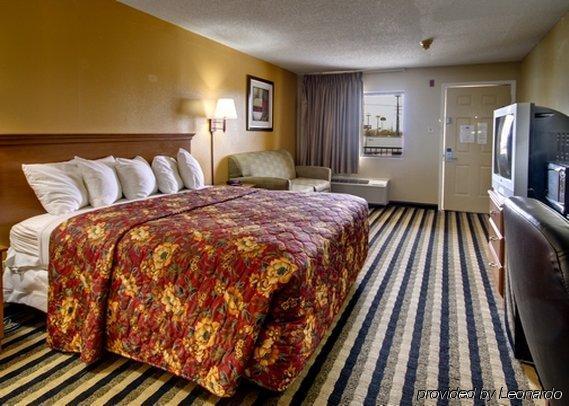 Rodeway Inn Александрия Екстериор снимка