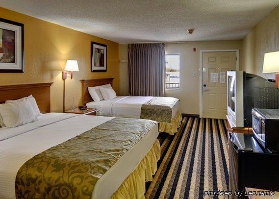 Rodeway Inn Александрия Екстериор снимка