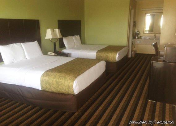 Rodeway Inn Александрия Екстериор снимка