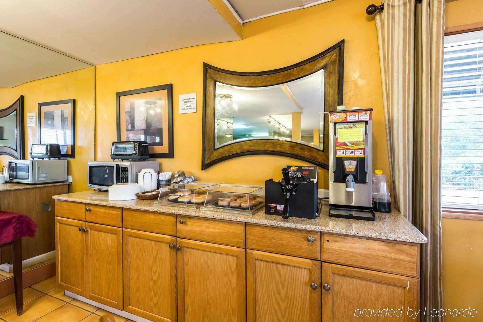 Rodeway Inn Александрия Екстериор снимка