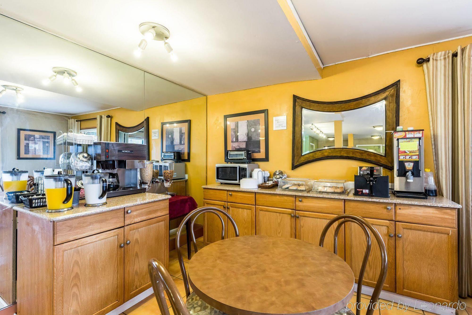 Rodeway Inn Александрия Екстериор снимка