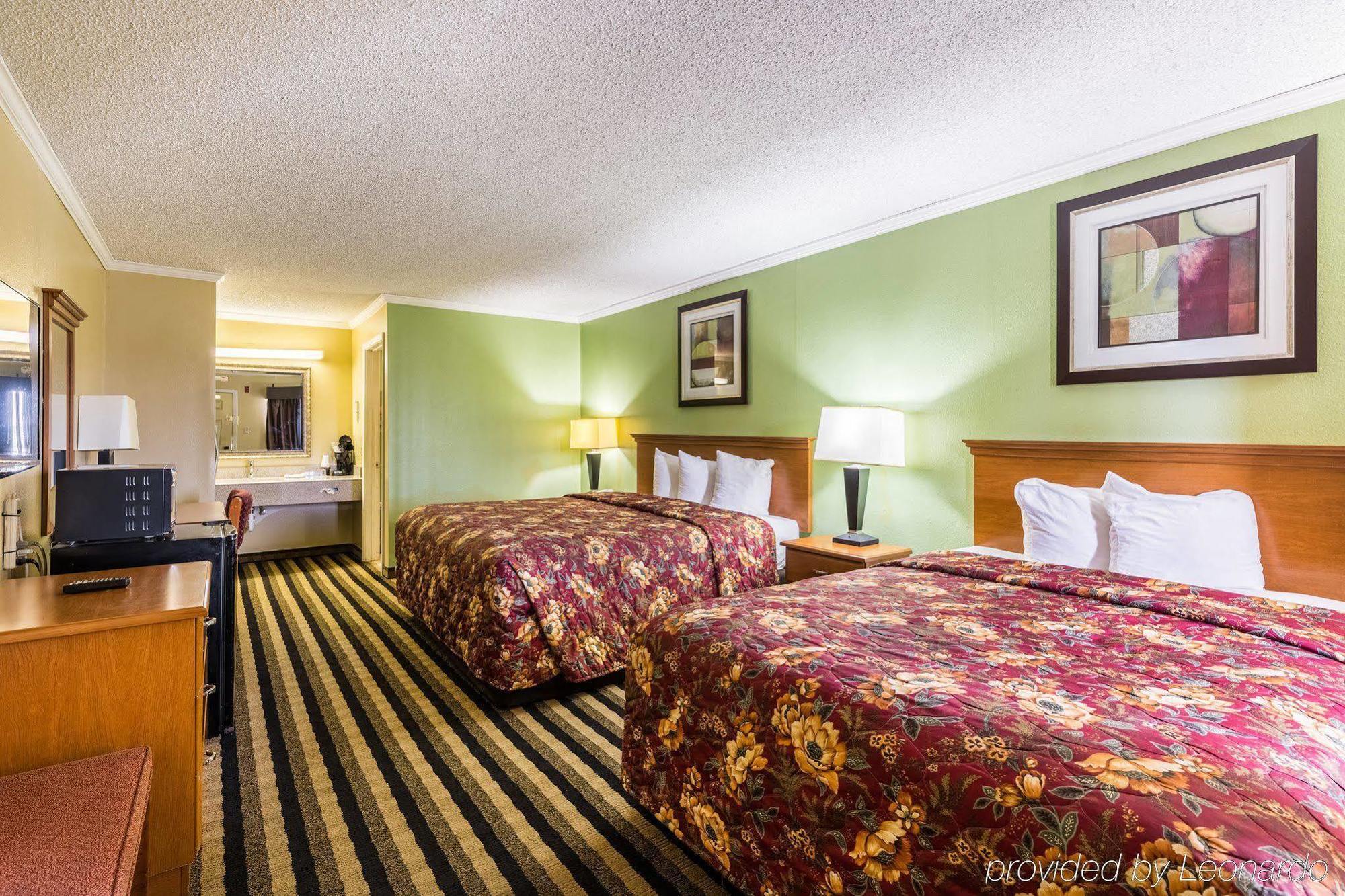 Rodeway Inn Александрия Екстериор снимка
