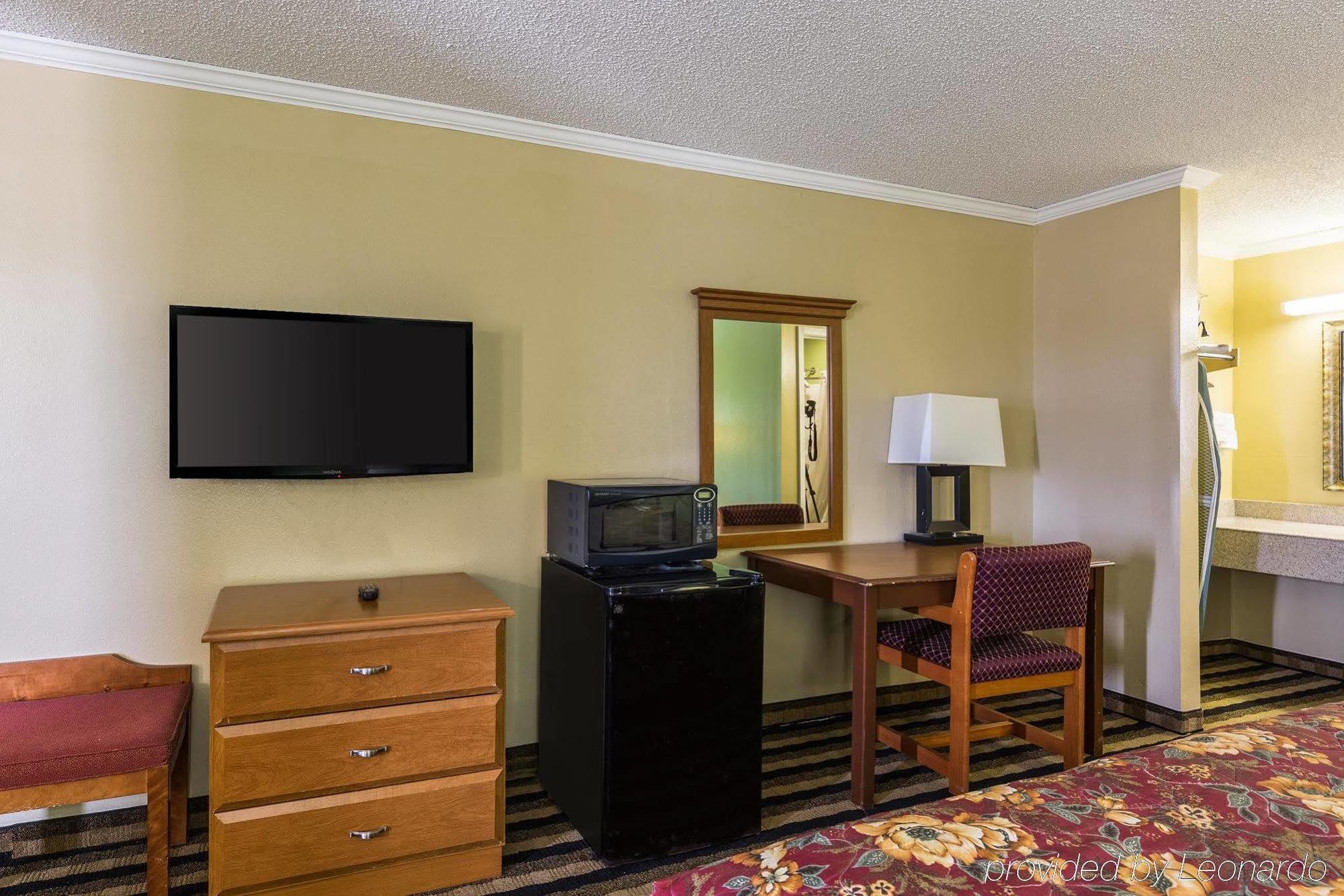 Rodeway Inn Александрия Екстериор снимка