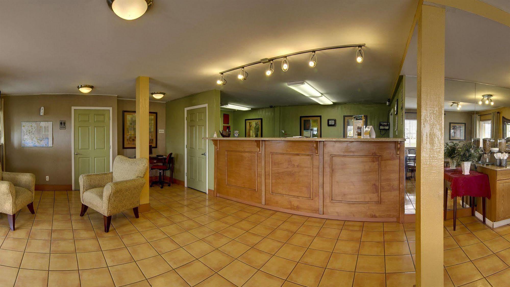 Rodeway Inn Александрия Екстериор снимка