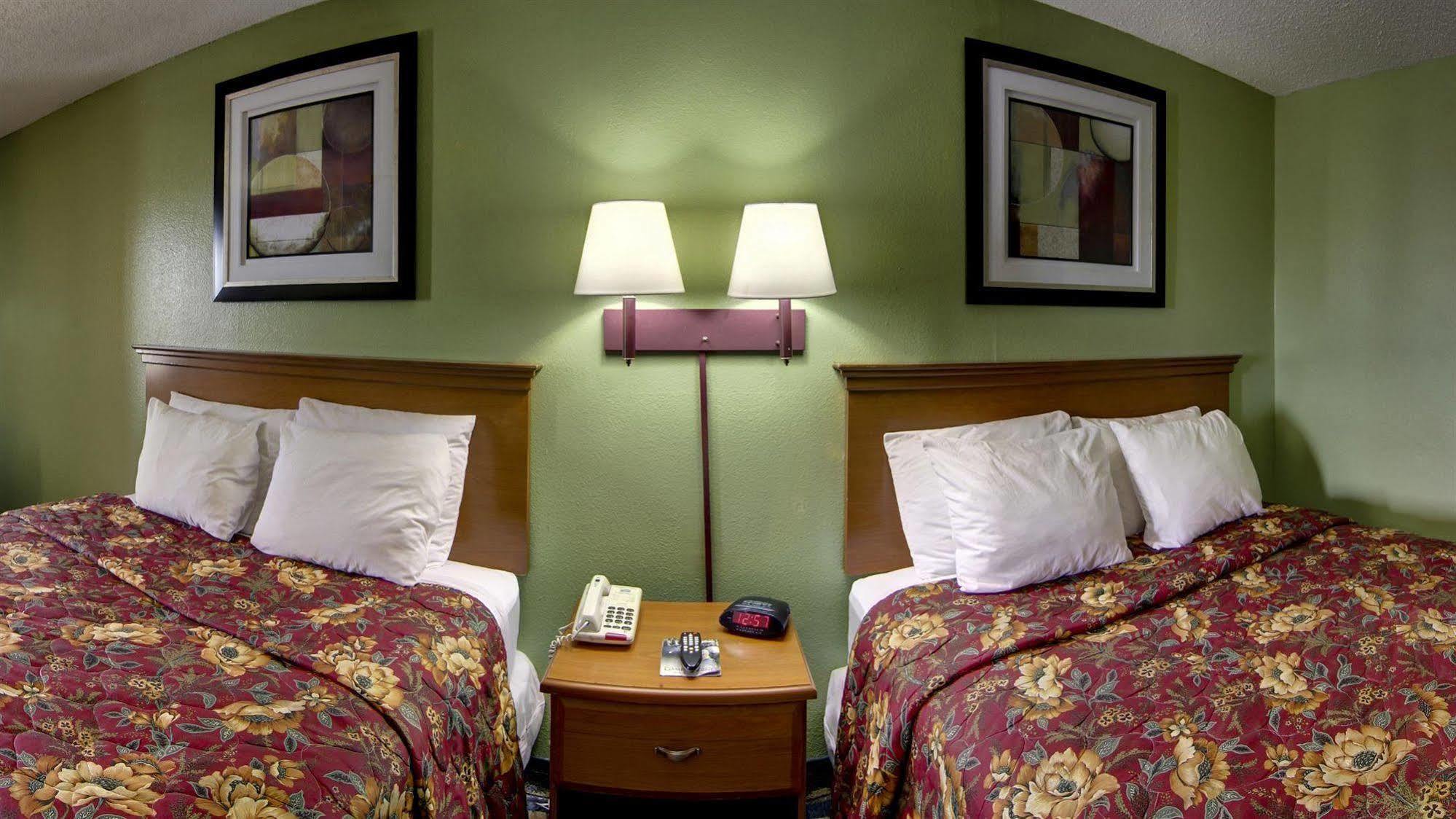 Rodeway Inn Александрия Екстериор снимка