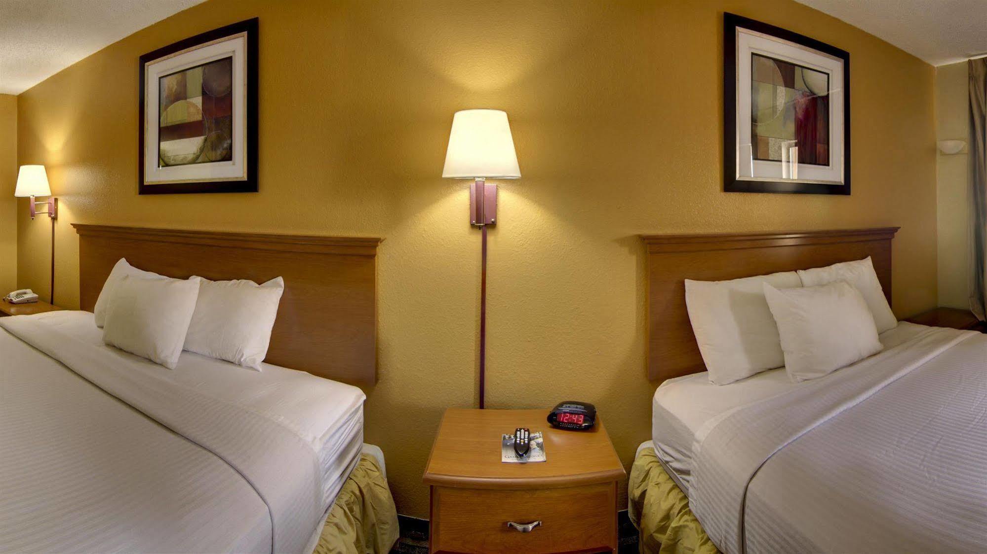 Rodeway Inn Александрия Екстериор снимка