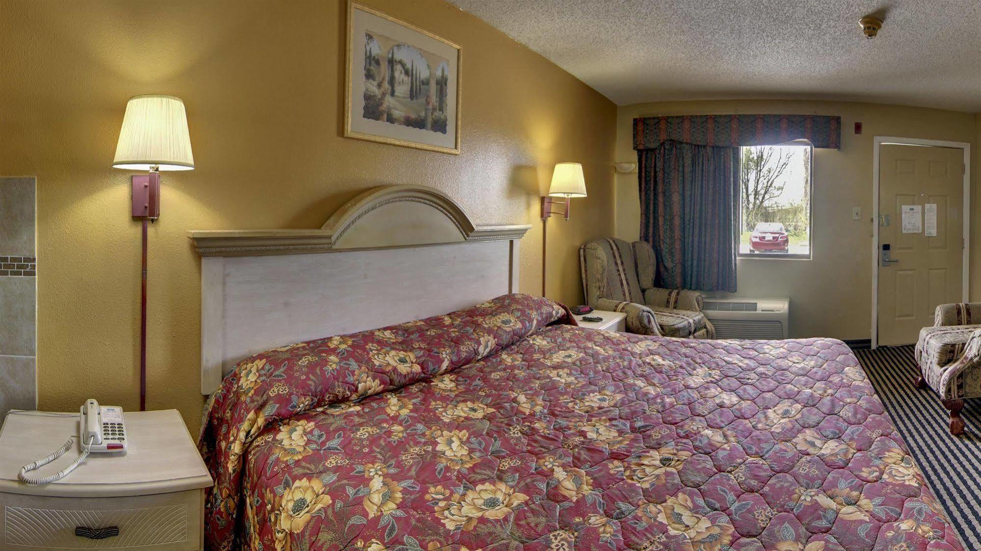 Rodeway Inn Александрия Екстериор снимка