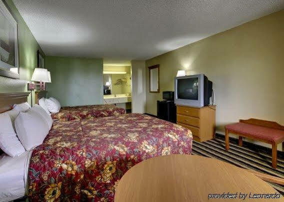 Rodeway Inn Александрия Екстериор снимка